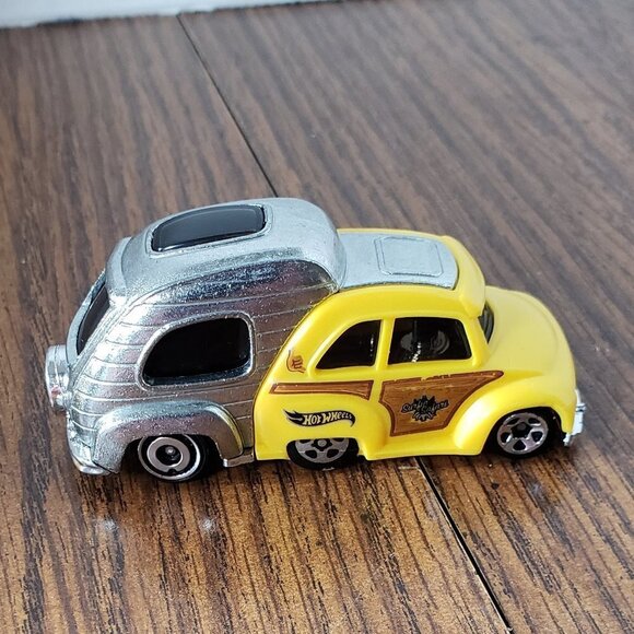 2021 Hot Wheels #22 HW Gateways 2/5 RV THERE YET Yellow/Chrome - Picture 3 of 5